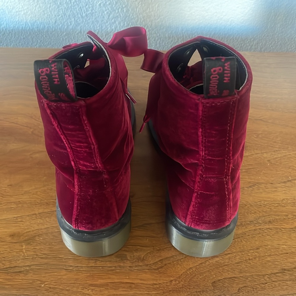 Red velvet doc marten boots - Picture 4 of 4